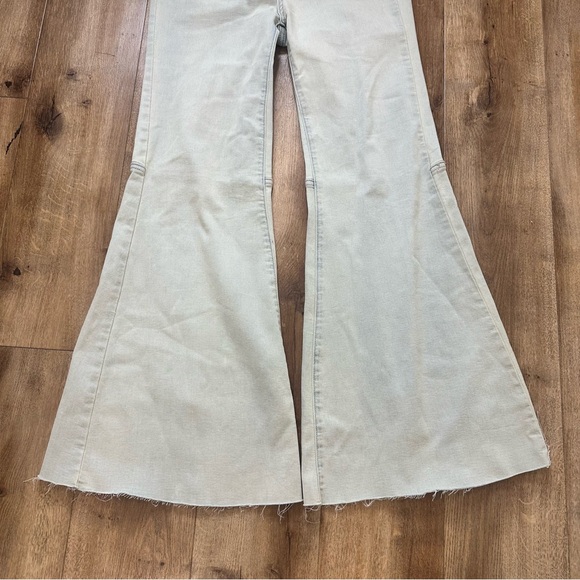 Free People Jeans Youthquake Crop Flare Jeans Pants Bleach Out Blue Size 26 - Picture 6 of 15